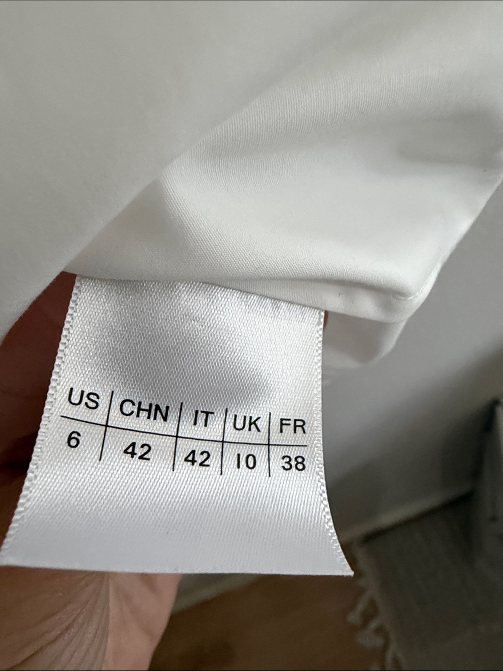 Lafayette 148 White Button Down Size 6 - Picture 4 of 7